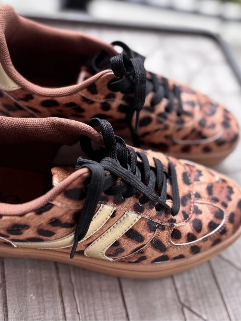 La Sheelah Leopard Print Platformyy Sneaker with Cream Stripe. size 10